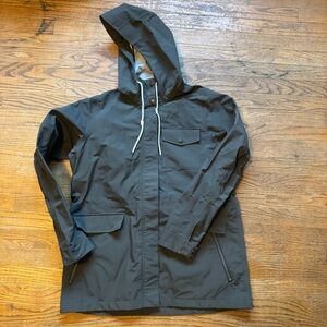 Vuori Palisades Hooded Raincoat Dark Oregano L EUC